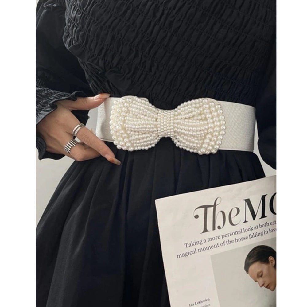 Pearl Bow Detail Statement Belt